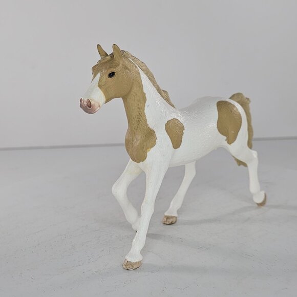 Schleich Paint Mare Pinto Horse 2018 Animal Figure 13884 Farm Toy - Picture 2 of 8